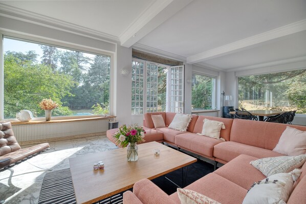 TV, fireplace, DVD player, stereo