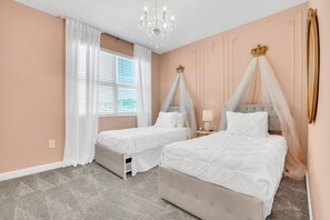 5 bedrooms, iron/ironing board, WiFi, bed sheets