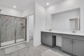 Shower, hair dryer, towels