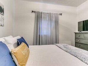 2 bedrooms, iron/ironing board, Internet, bed sheets