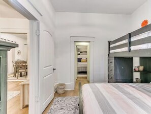 2 chambres, fer et planche à repasser, accès Internet, draps fournis