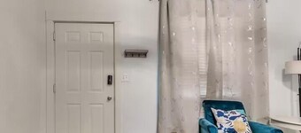 Yellow Door Cozy Cottage