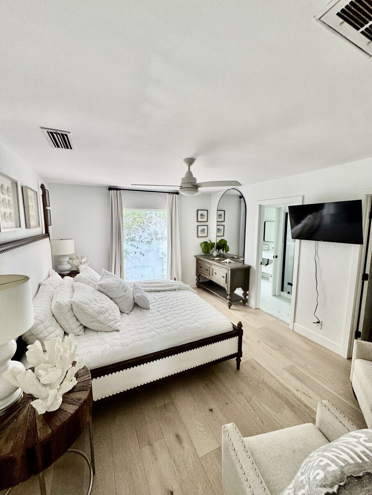 4 bedrooms, iron/ironing board, travel crib, free WiFi