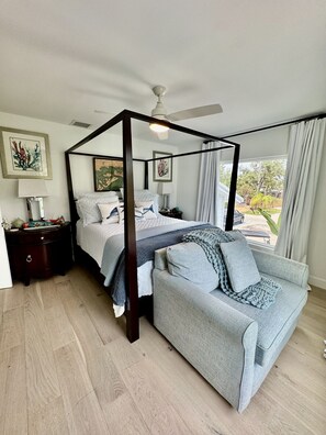 4 chambres, fer et planche à repasser, lit de bébé portatif