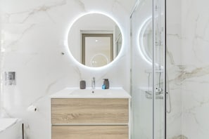 Familienapartment, Nichtraucher | Badezimmer