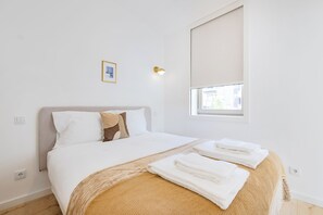 Family Apartment, Non Smoking | Iron/ironing board, free WiFi, bed sheets - The Sunny Duplex at BoaVista Flats (Porto)