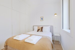 Family Apartment, Non Smoking | Iron/ironing board, free WiFi, bed sheets - The Sunny Duplex at BoaVista Flats (Porto)