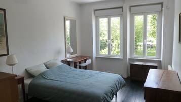 3 chambres, coffres-forts dans les chambres, fer et planche Ă repasser