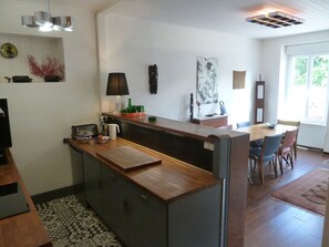 Dining - Bright house near the Rance - 3 bedrooms, master suite, south-facing courtyard (Pleudihen-sur-Rance)