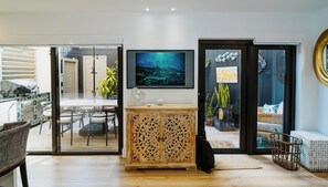 Interior - Coastal Chic 1BR Retreat – Walk to Jupiter Beach! (Jupiter)