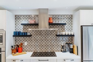 Private kitchen - Coastal Chic 1BR Retreat – Walk to Jupiter Beach! (Jupiter)