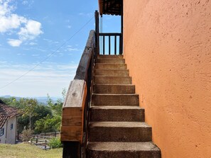 Suite de base, balcon, vue sur la montagne | Accès au Wi-Fi (inclus)