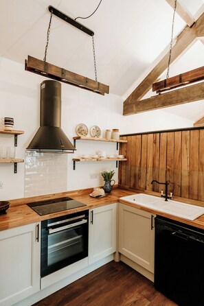 Micro-ondes, four, plaque de cuisson, lave-vaisselle
