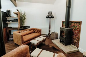 TV, fireplace - Step into thoughtfully restored accommodation a stone's throw from Holy Island (Beal)