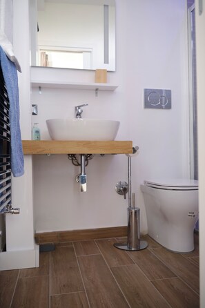 مناشف، صابون، ورق حمّام