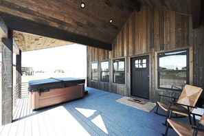 Terrace/patio - New! 6BR  Hot Tub  Sleeps 15  Near Yellowstone & Island Park Reservoir (Island Park)