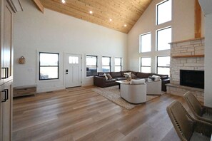 Télévision, cheminée