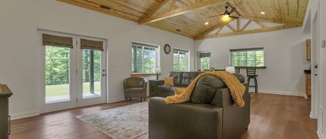 Televisión y chimenea