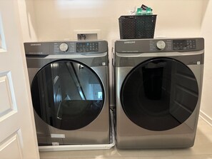 Interior - The Midtown Retreat – Near TAMU (College Station)