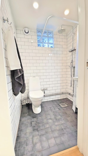 タオル、石鹸、トイレットペーパー