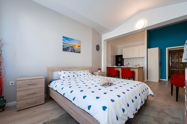 1 bedroom, iron/ironing board, WiFi, bed sheets