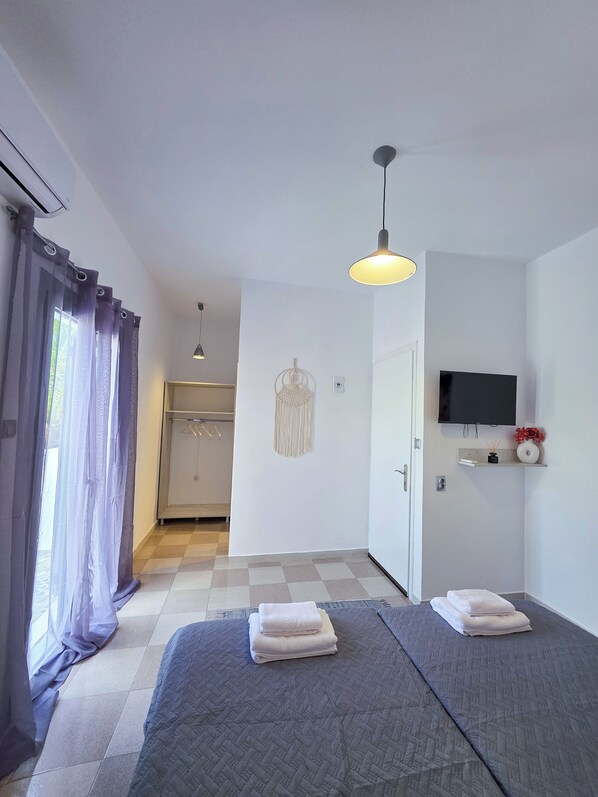 1 habitación, tabla de planchar con plancha, wifi y ropa de cama 