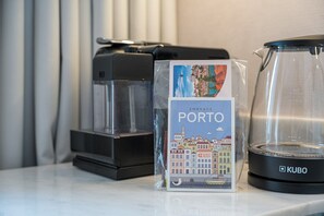 Kaffe og/eller kaffemaskine