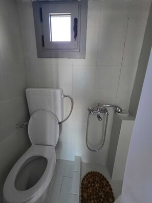 تجهيزات دش، مجففات شعر، مناشف، صابون