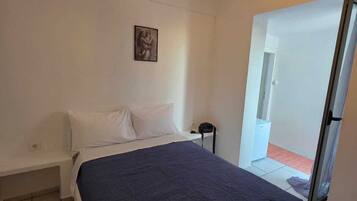 1 bedroom, iron/ironing board, internet, bed sheets