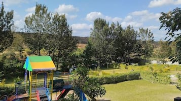 Children’s play area – outdoor