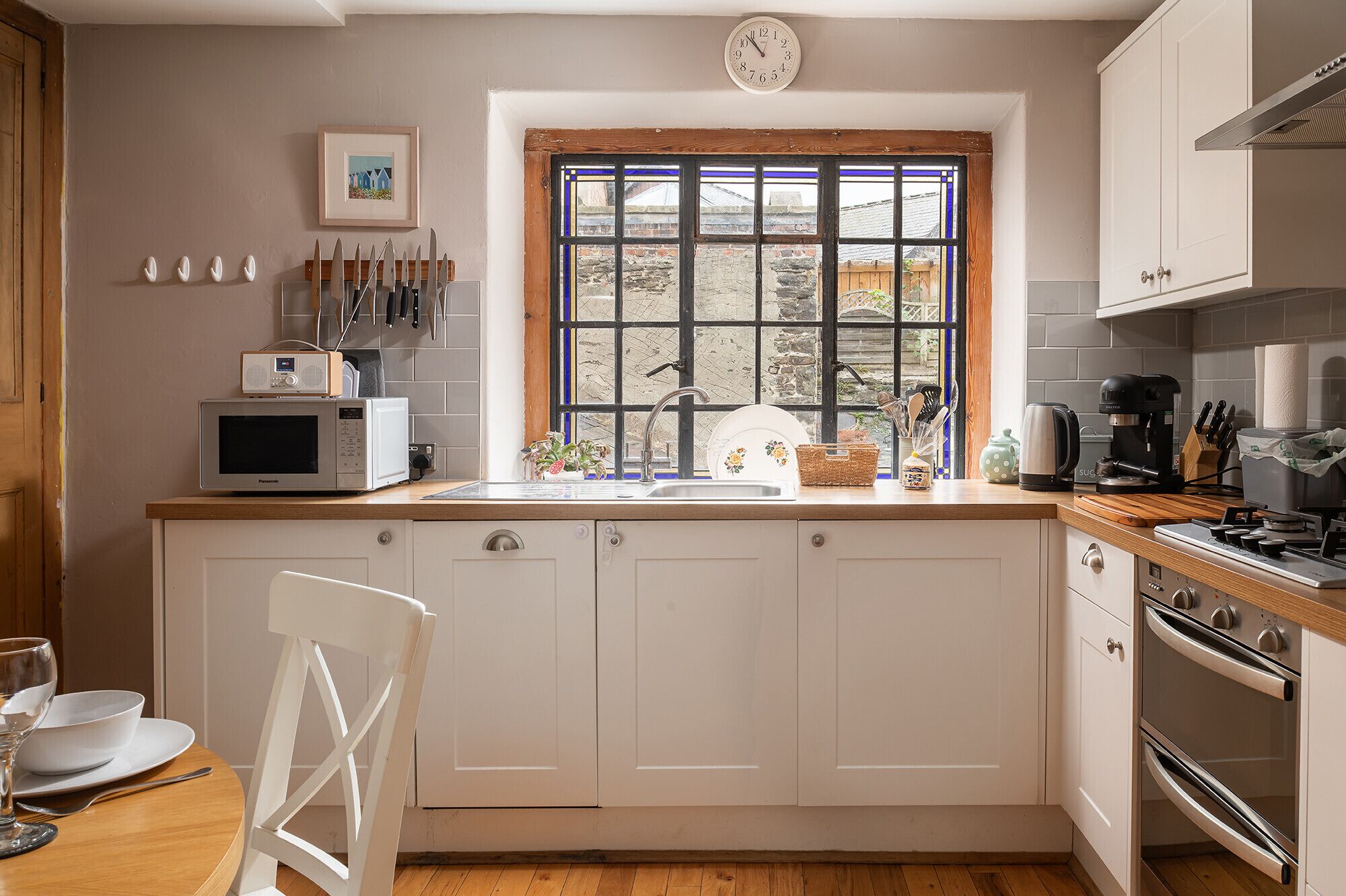 Fridge, oven, dishwasher, coffee/tea maker