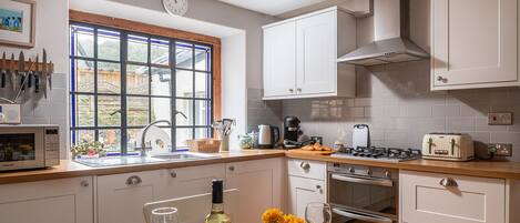 Fridge, oven, dishwasher, coffee/tea maker