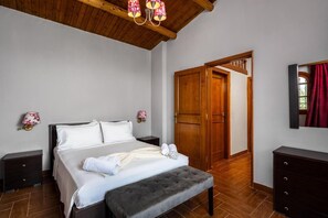 3 slaapkamers, een strijkplank/strijkijzer, wifi, beddengoed