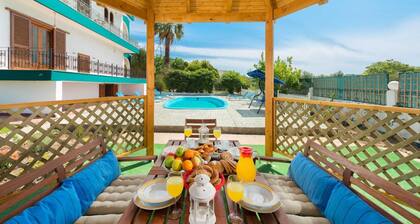 3-Bedroom Apartment with Private Pool, Sea View, Wi-Fi and Air Conditioning