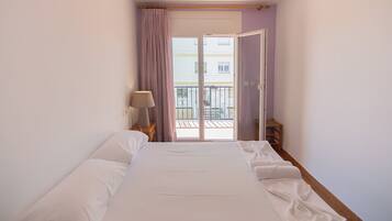 2 slaapkamers, een strijkplank/strijkijzer, gratis wifi, beddengoed