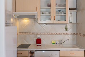 Kühlschrank, Mikrowelle, Geschirrspüler