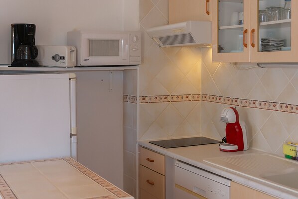 Fridge, microwave, dishwasher, coffee/tea maker