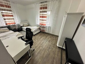 4 bedrooms, iron/ironing board, WiFi, bed sheets