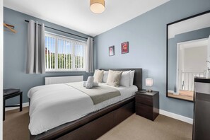 3 室のベッドルーム、デスク、アイロン / アイロン台、WiFi