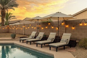 A heated pool - Monthly Stay Retreat | Heated Pool + Hot Tub | Near Intel (Chandler)