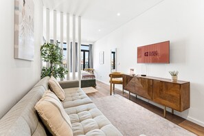 TV - GuestReady - Comfort with City Views (Porto)