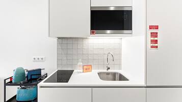 Réfrigérateur, micro-ondes