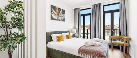 Iron/ironing board, Internet, bed sheets