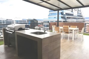 Outdoor dining - Edificio Area 98 (Bogotá)