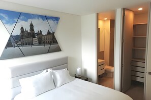 Premium-Apartment | Zimmersafe, Schreibtisch, schallisolierte Zimmer, Bügeleisen/Bügelbrett