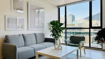Apartamento Confort | Zona de estar | Una televisión