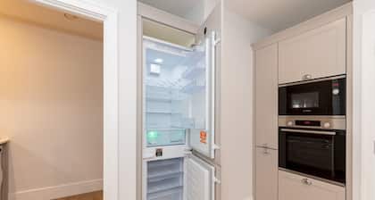 Modern 4BR New Home near Biz Park & Station | Pass the Keys