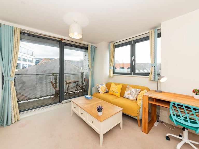 Stylish Central 1-bed Flat With Private Balcony | Pass The Keys - Reading
