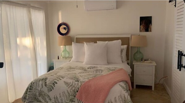 Iron/ironing board, Internet, bed sheets
