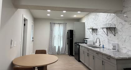 New private and modern suite 1/1 pet friendly